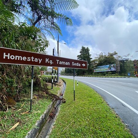 Aiza Homestay Opposite Abang Strawberry Taman Sedia Tanah Rata Exterior photo
