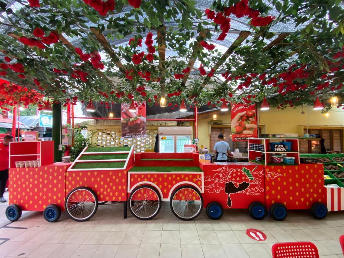 Aiza Homestay Opposite Abang Strawberry Taman Sedia Tanah Rata Exterior photo