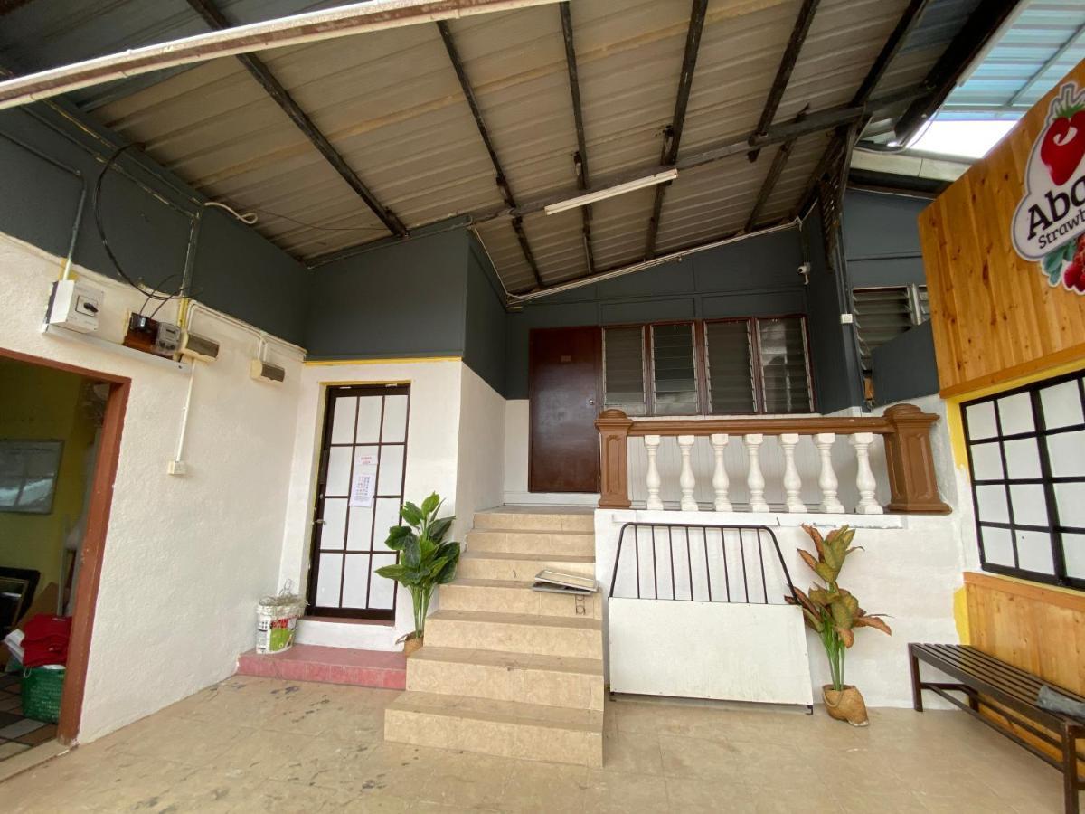 Aiza Homestay Opposite Abang Strawberry Taman Sedia Tanah Rata Exterior photo