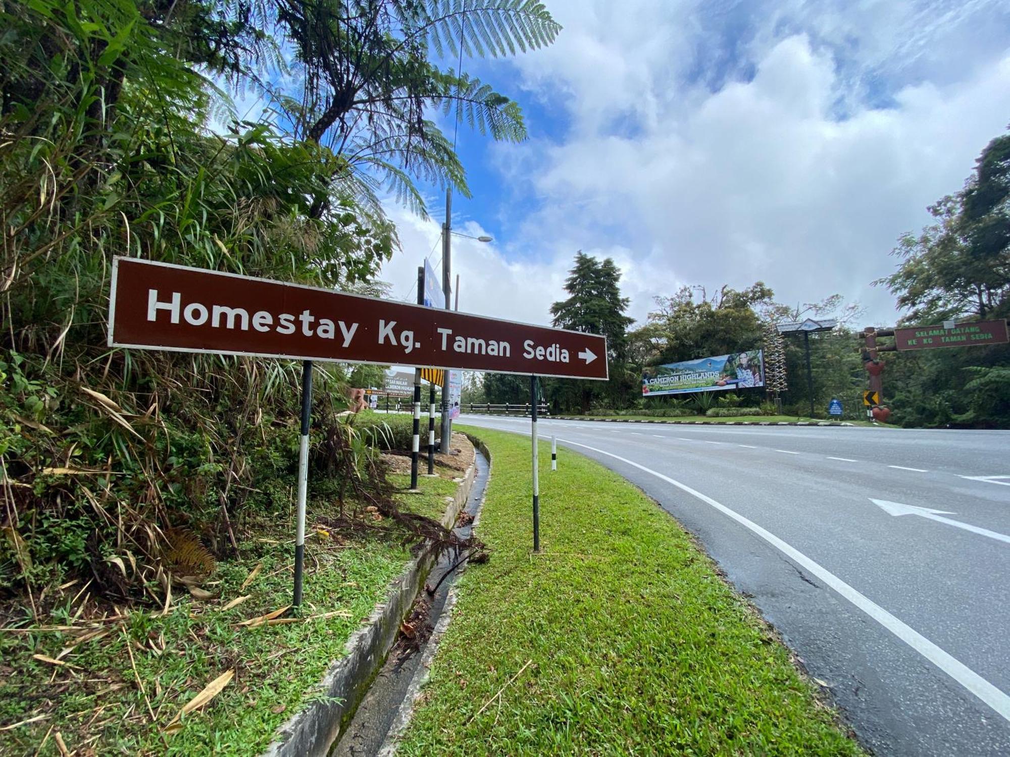 Aiza Homestay Opposite Abang Strawberry Taman Sedia Tanah Rata Exterior photo
