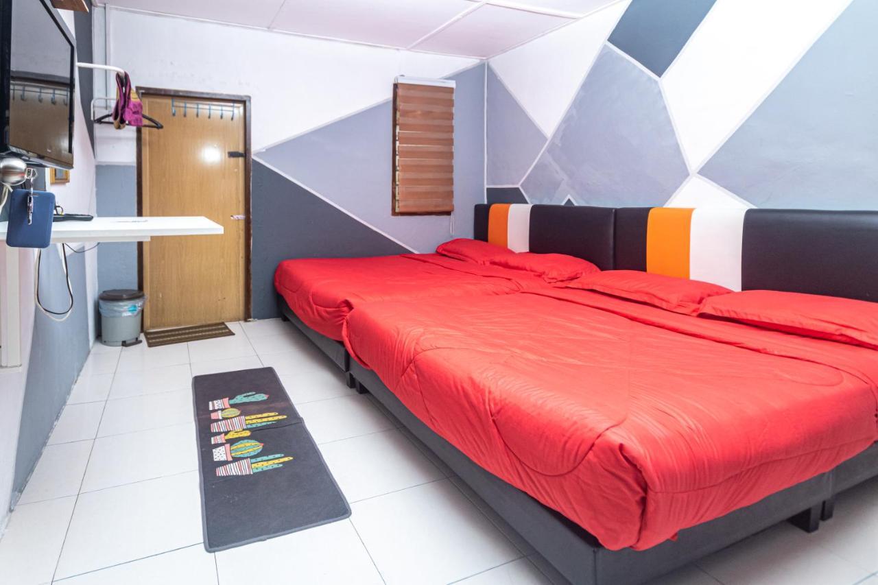 Aiza Homestay Opposite Abang Strawberry Taman Sedia Tanah Rata Exterior photo