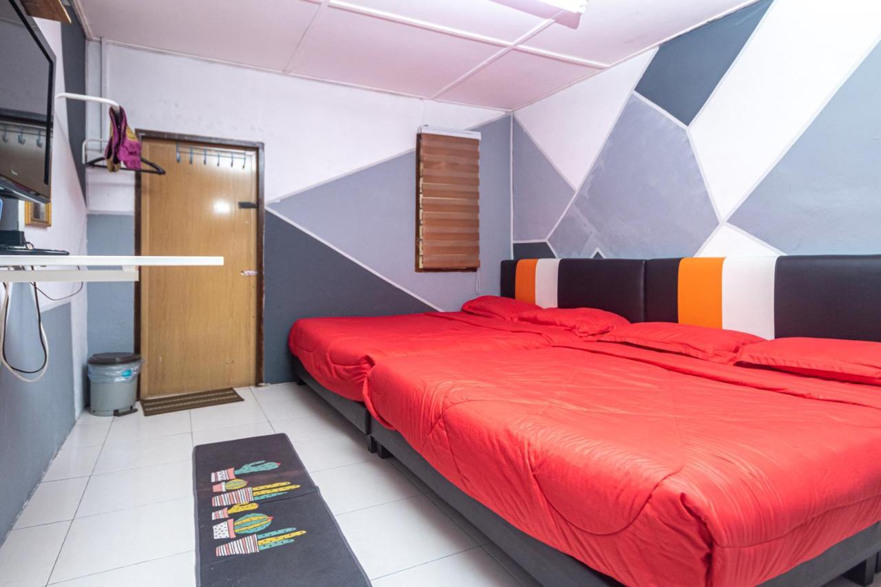 Aiza Homestay Opposite Abang Strawberry Taman Sedia Tanah Rata Exterior photo